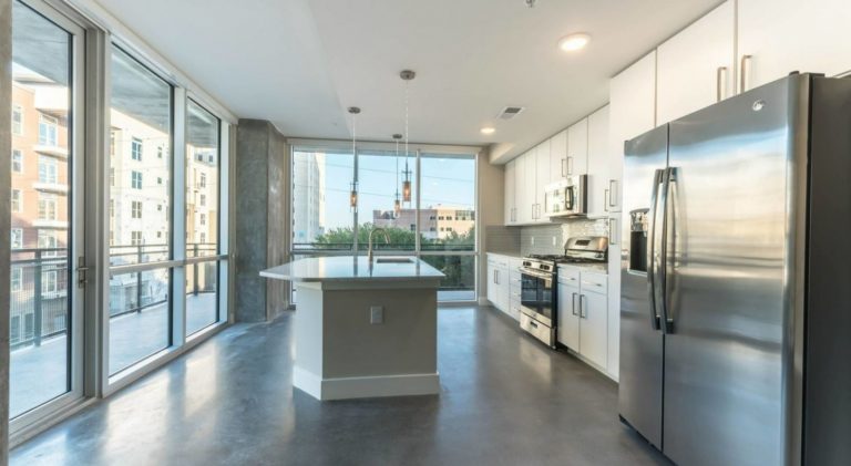 Downtown Luxury Midrise | FREE Move Approved | 77002